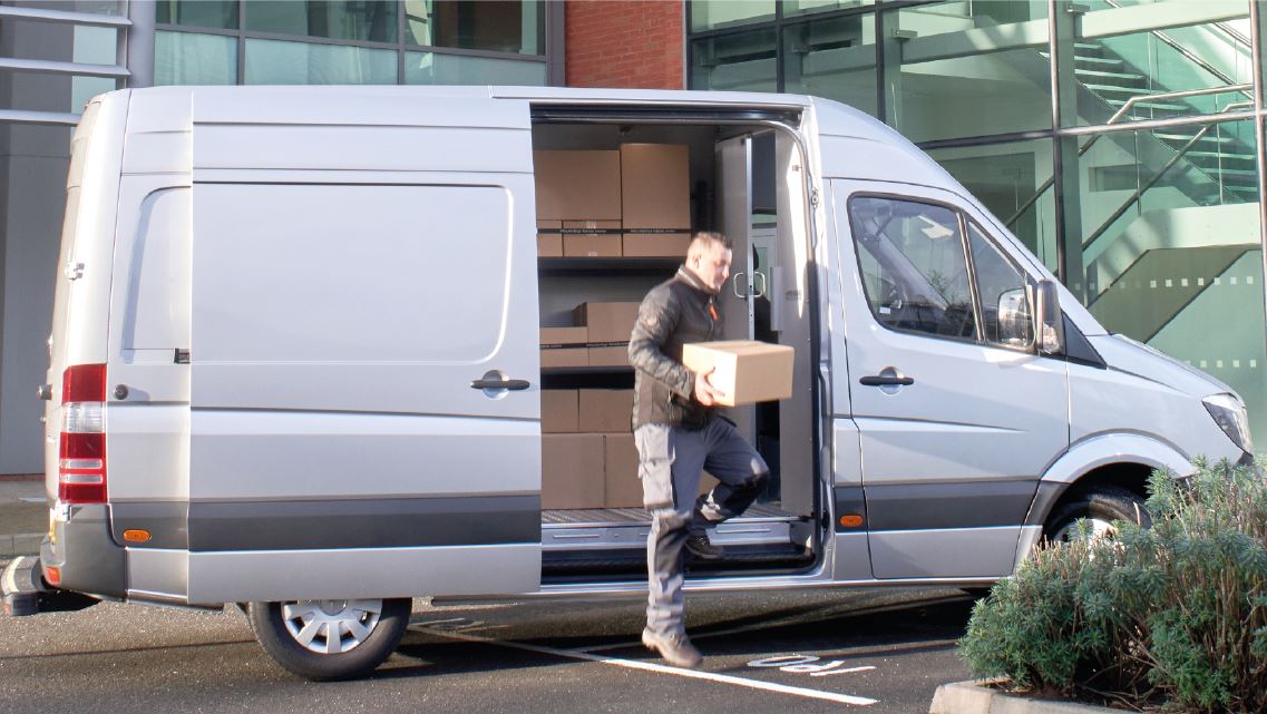 Fotel pasażera i przegroda z przesuwnym drzwiami dla Forda Transit i Volkswagena Crafter