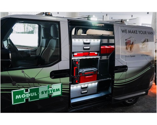 Rozwiązania regałowe dostępne dla nowego Kia PV5