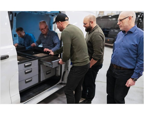 Jak firma Modul-System projektuje ekologiczne systemy regałowe do samochodów dostawczych