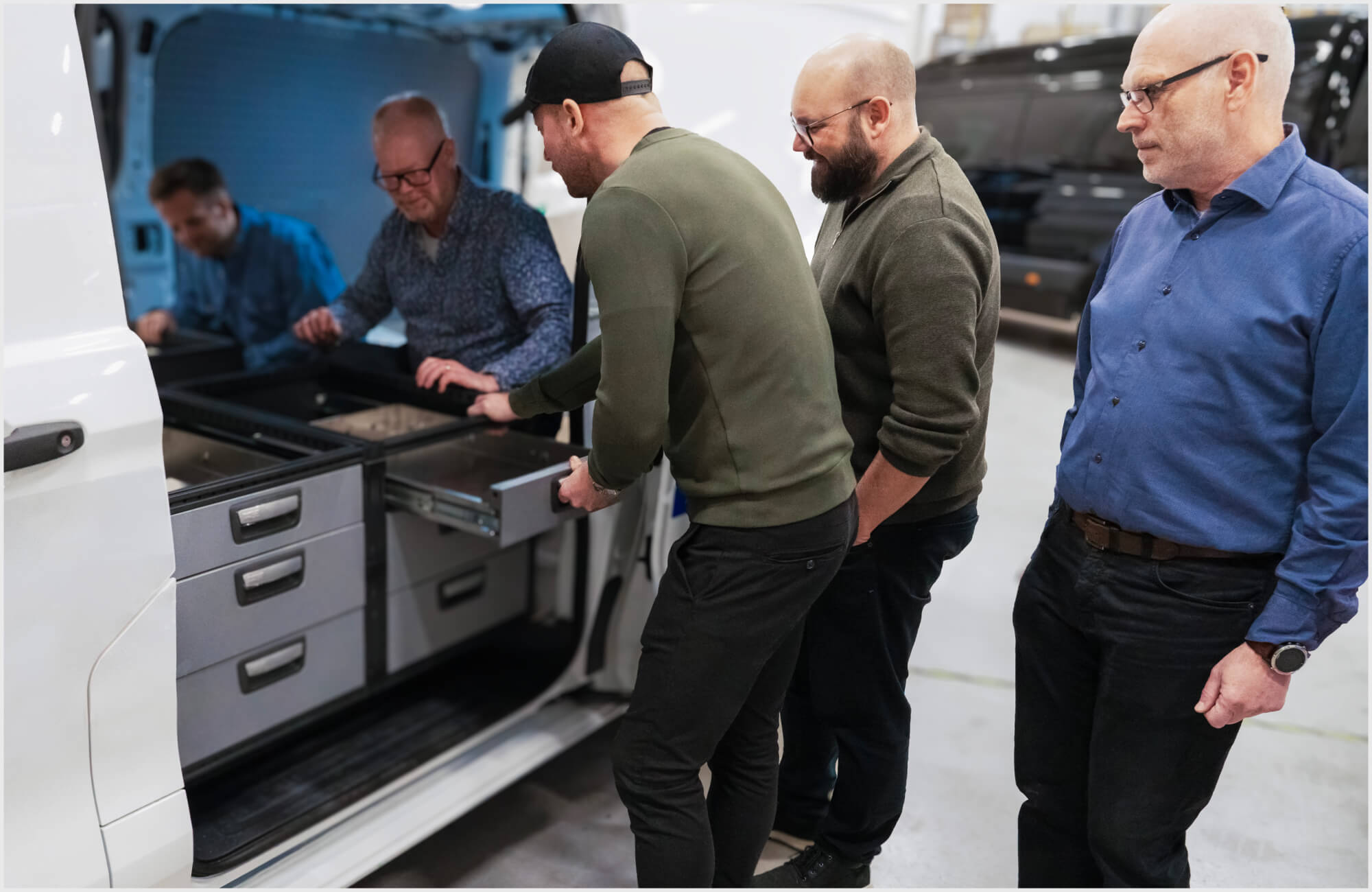 Jak firma Modul-System projektuje ekologiczne systemy regałowe do samochodów dostawczych